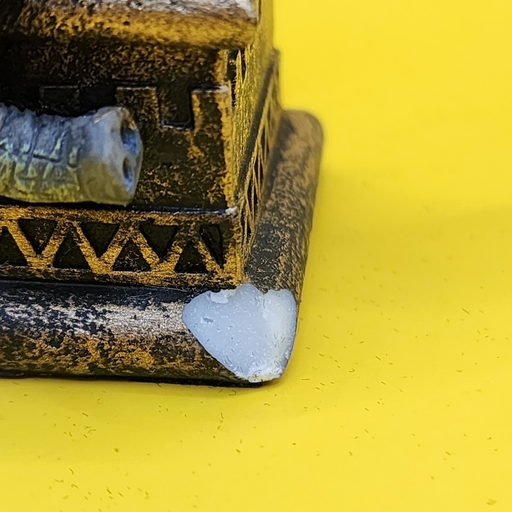 2 Wild Animals of Africa Elephants Brown Black Chess Pieces Ben Homer 2002 - Picture 2 of 9